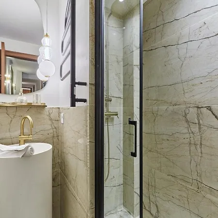 Magnificent With Ac - Center Of