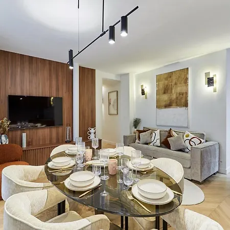 Magnificent With Ac - Center Of