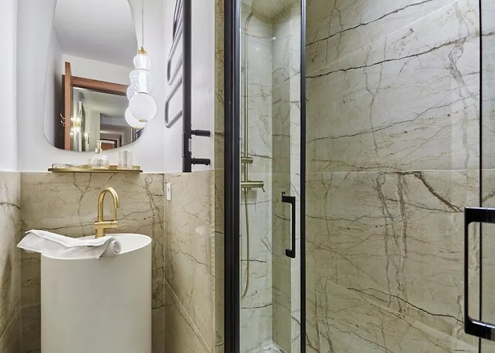 Magnificent With Ac - Center Of