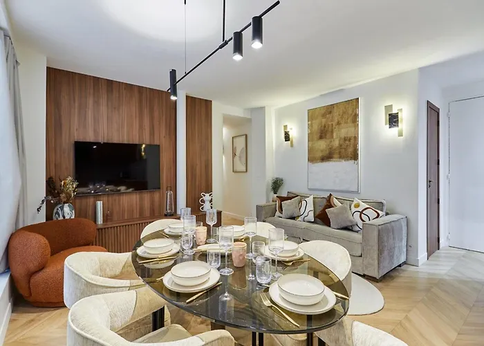 Magnificent With Ac - Center Of